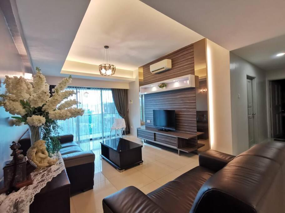 Glamorous At Kinta Riverfront Apartment Ipoh Kültér fotó
